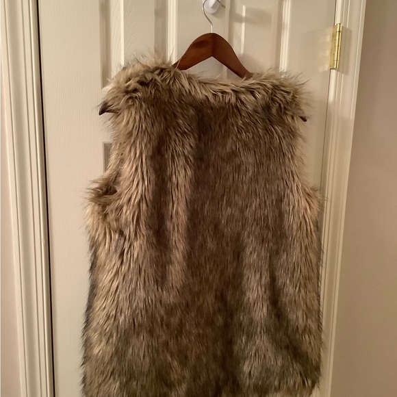 MERONA Faux Golden Island Fox Fur Vest Size Medium - Picture 15 of 16